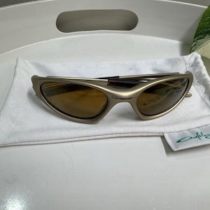 Vintage Oakley Minute 1.0 Sunglasses - Gold Metallic Frame - Amber Lenses - Rare.  USA image 1