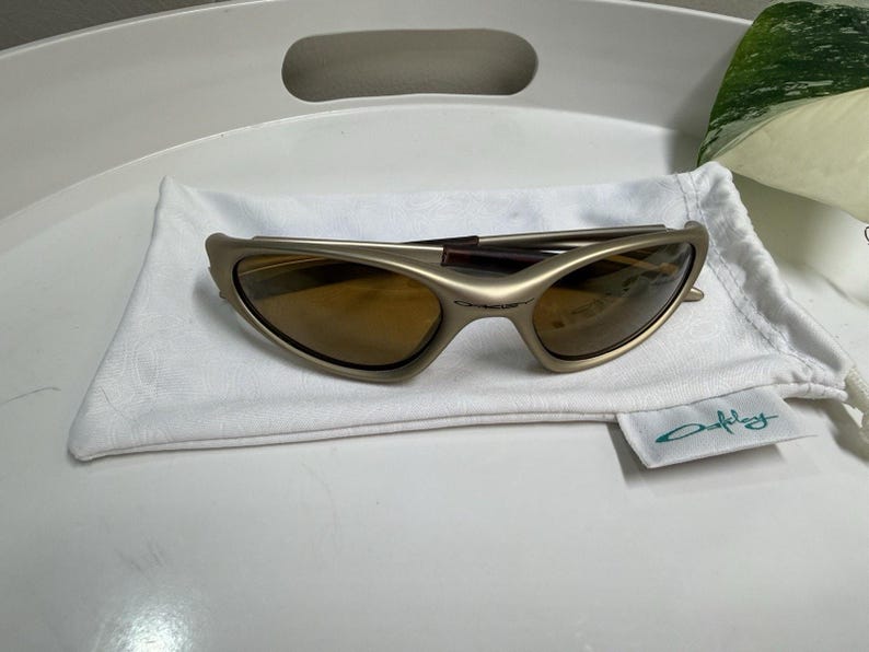 Vintage Oakley Minute 1.0 Sunglasses - Gold Metallic Frame - Amber Lenses - Rare.  USA image 1