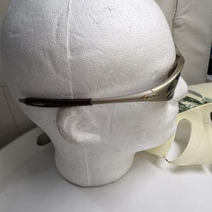 Vintage Oakley Minute 1.0 Sunglasses - Gold Metallic Frame - Amber Lenses - Rare.  USA image 9