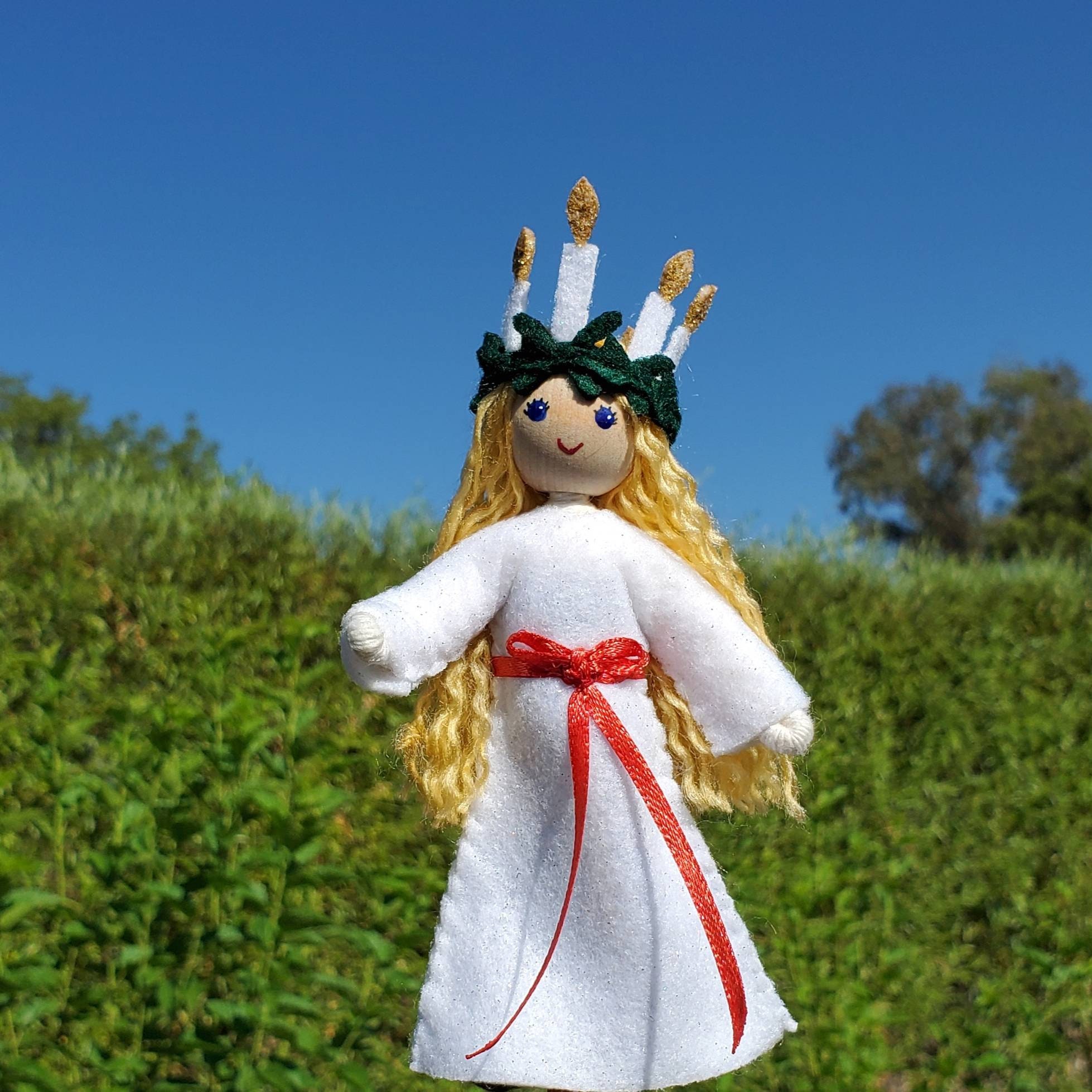 Muneca Santa Lucia Navidad Sueca Munecas Santas Santa Lucia Navidad Escandinava Juguetes de Flores Silvestres Santa Lucia Muneca de Navidad Etsy Espana