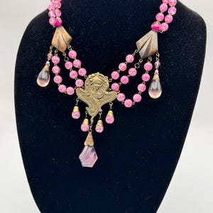 Collar vintage checoslovaco de estilo Art Nouveau para mujer / Cristal checo craquelado reactivo a los rayos UV / Gotas de cristal satinado / Collar llamativo de latón antiguo
