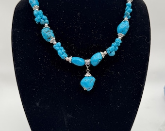 Collar con pepitas de turquesa gruesas / Colgante con detalles de plata de estilo suroeste