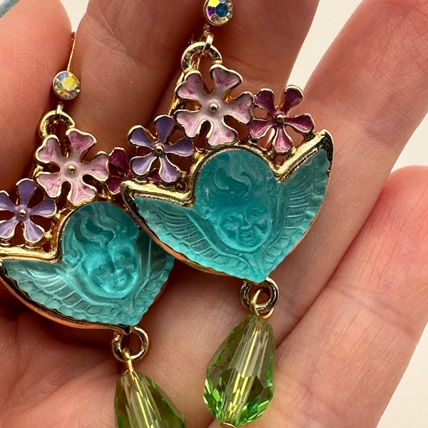 Pendientes Kirk’s Folly Aqua Cherub / Colgante floral esmaltado / Gota de cristal verde