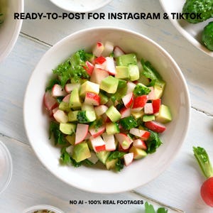 Pode incluir: Uma tigela branca cheia de uma salada colorida. A salada cont&eacute;m abacate em cubos, rabanetes e pepinos, com alface verde. O texto "READY-TO-POST FOR INSTAGRAM & TIKTOK" est&aacute; no topo. O texto "NO AI - 100% REAL FOOTAGES" est&aacute; na parte inferior.