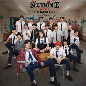 Puede incluir: Cartel de la película "Ang Mutya Ng Section E Book 2: The Dark Side" con un grupo de jóvenes con uniformes escolares. El cartel incluye el logotipo de Viva One y enumera el elenco y el equipo.