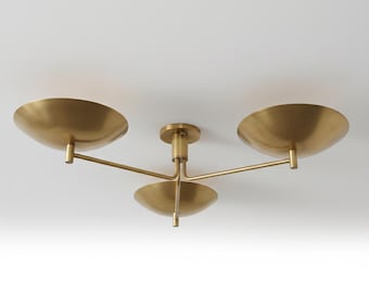 Lámpara de araña antigua de latón de mediados de siglo con 3 luces empotradas