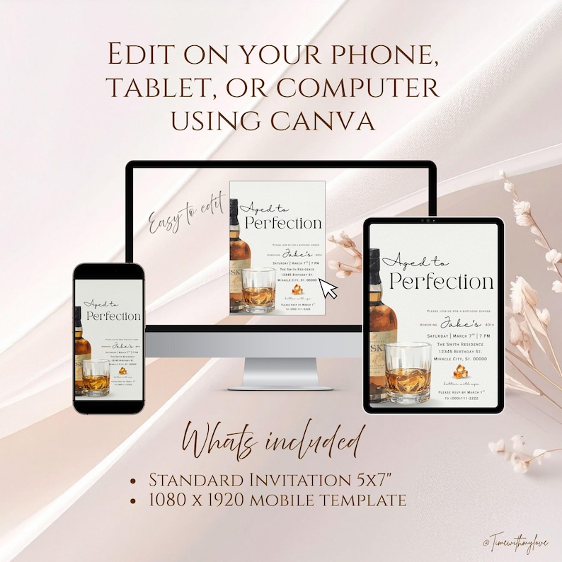 Peut inclure: Une invitation num&eacute;rique affich&eacute;e sur un smartphone, un &eacute;cran d'ordinateur et une tablette. L'invitation pr&eacute;sente une bouteille et un verre de whisky, avec le texte "Aged to Perfection" et les d&eacute;tails de l'&eacute;v&eacute;nement. Le design est modifiable avec Canva.