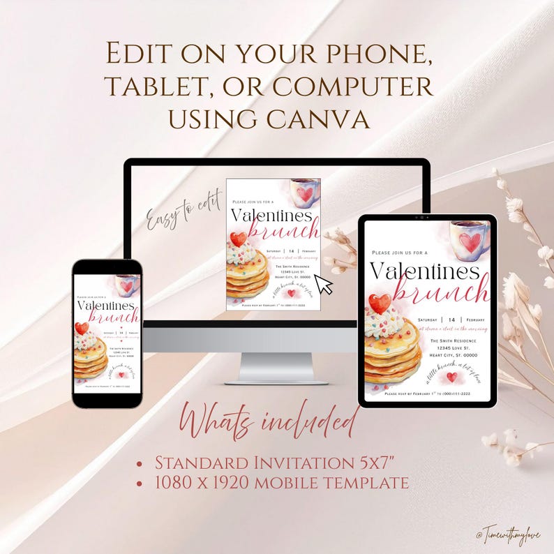 K&ouml;nnte beinhalten: Ein digitales Einladungsdesign f&uuml;r einen Valentinstagsbrunch, angezeigt auf einem Smartphone, Tablet und Computerbildschirm. Das Design zeigt Pfannkuchen, ein Herz und den Text "Valentines brunch". Das Bild enth&auml;lt auch den Text "Edit on your phone, tablet, or computer using Canva."