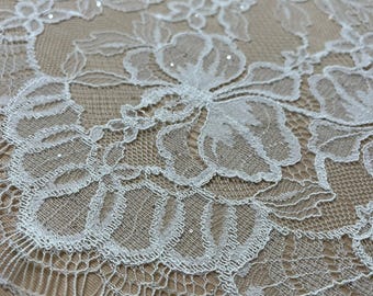 Off White Floral Chantilly Lace Fabric: Bridal Wedding Veil Material XY389T-TL15