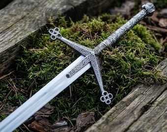 Espada Claymore escocesa personalizada em aço J2, réplica medieval preta, feita à mão nas Terras Altas. Ideal para cosplay ou como presente para ele ou para o pai.