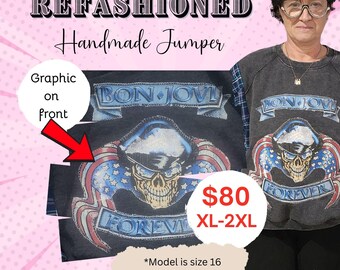 Ręcznie robiony sweter z recyklingu | Grafika z czaszką i flagą z flanelowymi rękawami | Jedyny w swoim rodzaju XL–2XL