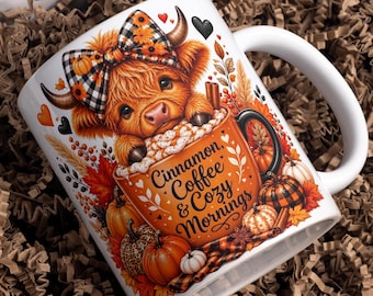 Diseño PNG de taza con vaca de las Tierras Altas de otoño y especias de calabaza, diseño de sublimación para tazas de 11 oz y 15 oz, PNG de taza de café de otoño, descarga digital de calabaza de otoño