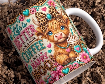 Diseño PNG de taza con estampado de vaca de las Tierras Altas con leopardo, taza de café de 11 oz y 15 oz con diseño de sublimación, lazo rosa turquesa, taza de regalo para amantes del café Happy Moo PNG
