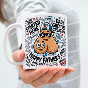 Puede incluir: Taza de cer&aacute;mica blanca con un dise&ntilde;o de dibujos animados humor&iacute;stico. La taza presenta un personaje de espermatozoide con gafas de sol y gorra hacia atr&aacute;s, con el texto "Happy Father's Day" y "Dad's Greatest Creation."