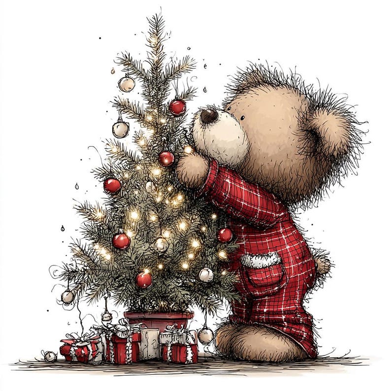 K&ouml;nnte beinhalten: Eine Illustration eines Teddyb&auml;ren in rot karierten Pyjamas, der einen Weihnachtsbaum schm&uuml;ckt. Der Baum ist mit roten und wei&szlig;en Kugeln und Lichterketten geschm&uuml;ckt. Mehrere verpackte Geschenke befinden sich am Fu&szlig;e des Baumes und schaffen eine festliche Urlaubsszene.