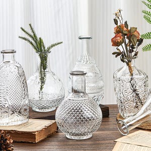 Duży, przezroczysty szklany wazon na pąki: Kwiatowa ekspozycja inspirowana stylem vintage, wazon na stół weselny, prezent dla pary-matki, prezent na parapetówkę