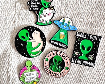 Cute Alien Enamel Pins, Quirky Alien Badge Funny Alien Brooch for Canvas Bags, Lanyards, Accessary for Alien Lovers, Fun Gift for Friends
