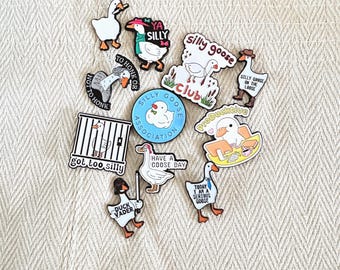 Silly Goose Enamel Pins, Fun Goose Badge, Cute Sarcastic Duck Brooch for Canvas Bags, Backpacks, Lanyards, Accessary for Silly Prank Lovers