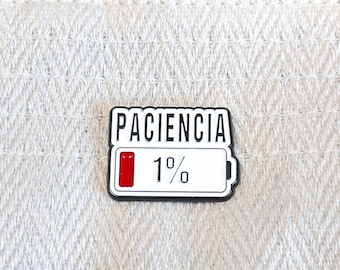 Low Patience Battery Enamel Pin Funny Spanish Badge Sarcasm Brooch for IT Guys, Canvas Bag, Backpack, Jacket Accessary for Officers and Him