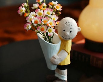 8.5x16cm Handcrafted Wooden Carving Charlie Brown Bouquet Boy Figurine,Desktop Ornament,Gift to Friends