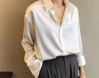 Blusa de satén elegante: Camisa minimalista de manga larga con botones