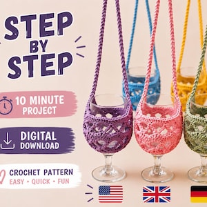 Könnte beinhalten: Ein Set aus gehäkelten Weinglashaltern in Lila, Pink, Grün, Blau und Gelb, jeweils mit einem langen Trageband. Der Text lautet: STEP BY STEP, 10 MINUTE PROJECT, DIGITAL DOWNLOAD, CROCHET PATTERN EASY QUICK FUN. Enthält amerikanische, britische und deutsche Flaggen.