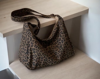 ヒョウ柄クロスボディバッグ：ソフトテキスタイルショルダートート