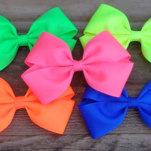 PICK ONE Hair Bow~NEON Hair Bows for Girls~4 Inch Hair Bows~Girl&#39;s Hair Bows~Neon Hair Clips~Toddler Pre-School Hairbows~Hair Bows for Baby
