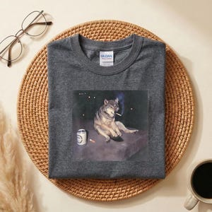 Wolf raucht Bier T-Shirt, lustiges Wolf Grafik T-Shirt, schwarzer Humor Tier Shirt, Vintage Wolf T-Shirt, sarkastisches lustiges Geschenk Bild 4