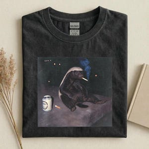 Lustig rauchender Honig Dachs Shirt, cooler Honig Dachs Grafik T-Shirt, Retro Wildtier Liebhaber Geschenk, Bier trinkender Dachs T-Shirt, Tier Meme Shirt