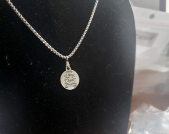 Puedo hacer todas las Cosas a través de Cristo que me fortalece. Collar de Plata. 18" de largo