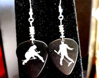 Pendientes de púa de guitarra con silueta de Elvis reutilizados
