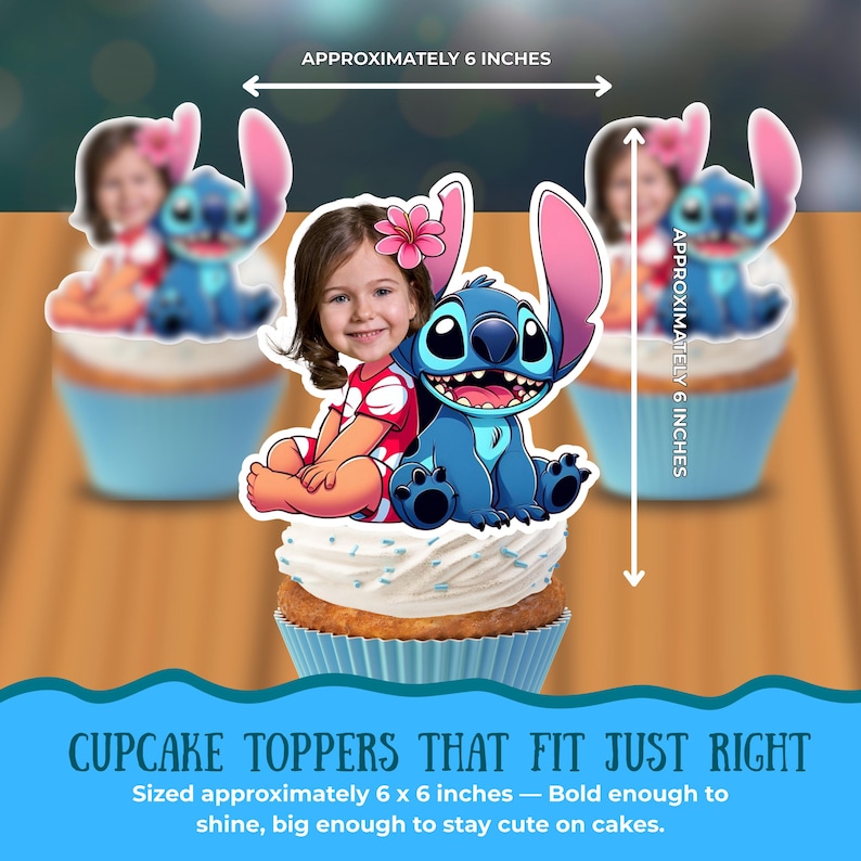 Puede incluir: Adornos para cupcakes con un personaje de dibujos animados y la cara de un ni&ntilde;o, de aproximadamente 15 cm cada uno. Los adornos est&aacute;n colocados sobre cupcakes con moldes azules y glaseado blanco. El texto en la parte inferior dice: "CUPCAKE TOPPERS THAT FIT JUST RIGHT."