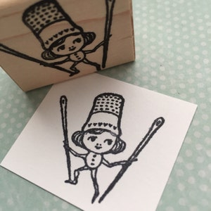 Pequeña aguja niña madera montado sello de goma 5735 sello de dedal coser chica sello de aguja