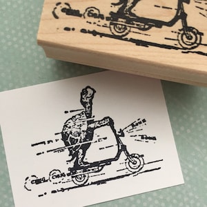 Tortue sur Scooter bois monté Rubber Stamp 6128