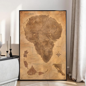 以下が含まれることがあります： イスラ・ヌブラルとラス・シンコ・ムエルテスの島々を描いた、額入りのヴィンテージスタイルの地図プリント。茶色とベージュの色調の地図には、詳細な地形とテキストが描かれています。羅針盤が右下にあります。