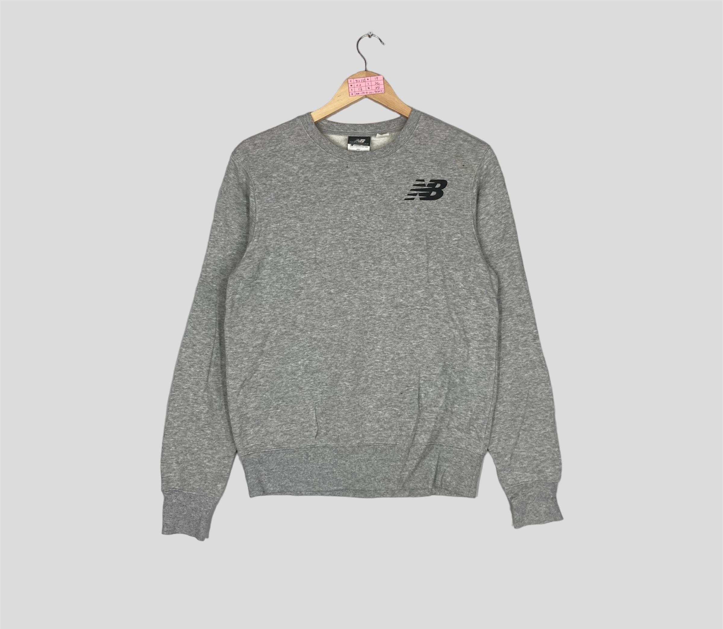 Vintage New Balance sweat ras du cou avec grand logo pull New Balance pull pull unisexe New Balance tenue New Balance streetwear