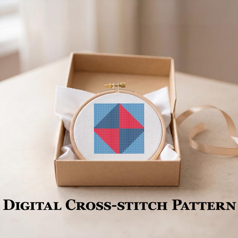 Peut inclure: Un motif de point de croix dans un cercle en bois, avec un motif g&eacute;om&eacute;trique bleu et rouge, est pr&eacute;sent&eacute; dans une bo&icirc;te en carton marron. Le texte "DIGITAL CROSS-STITCH PATTERN" est affich&eacute; en dessous.