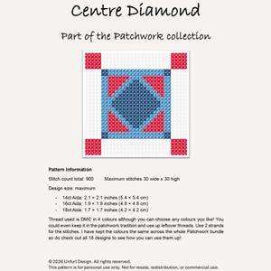 Może przedstawiać: Wz&oacute;r haftu krzyżykowego zatytułowany "Centre Diamond" z kolekcji Patchwork. Projekt przedstawia centralny niebieski kształt rombu otoczony czerwonymi i niebieskimi elementami geometrycznymi na białym tle. Rozmiar wzoru to 5,4 x 5,4 cm.