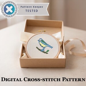 Mały ptak ogrodowy w stylu angielskim – miniaturowy wzór do haftu krzyżykowego 30x30, mała sikorka modra w formacie PDF