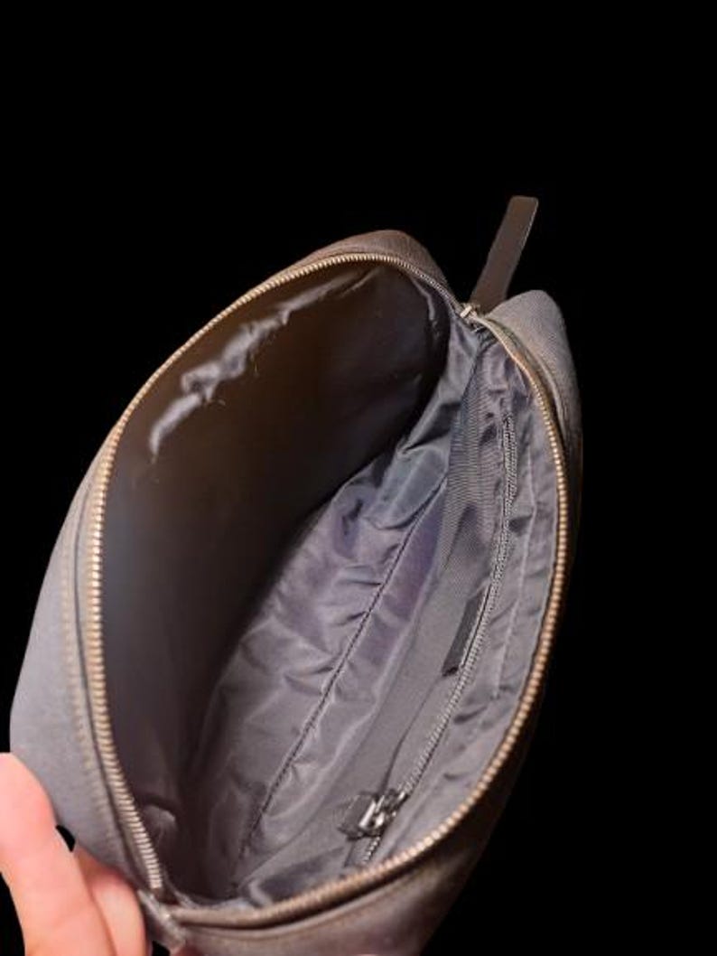 Authentic Gucci black guccissima clutch wristlet with leather strap GG monogram iconic design great condition very clean bild 8