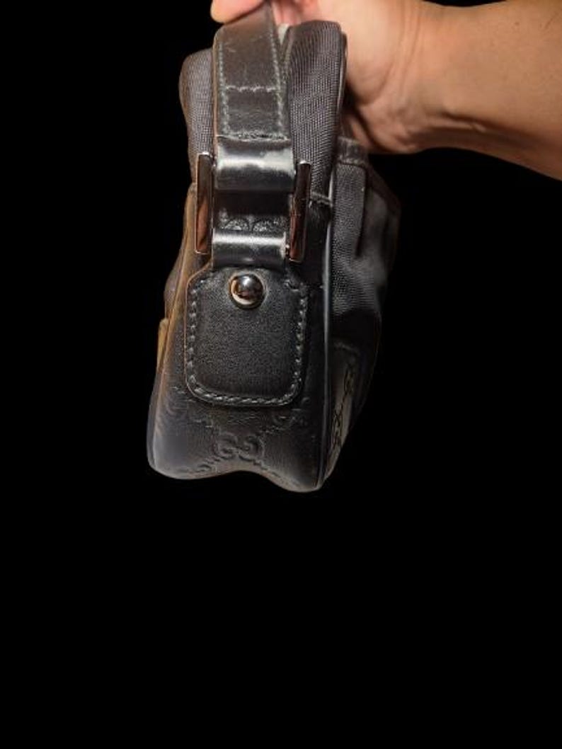 Authentic Gucci black guccissima clutch wristlet with leather strap GG monogram iconic design great condition very clean bild 5