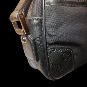 Authentic Gucci black guccissima clutch wristlet with leather strap GG monogram iconic design great condition very clean bild 2