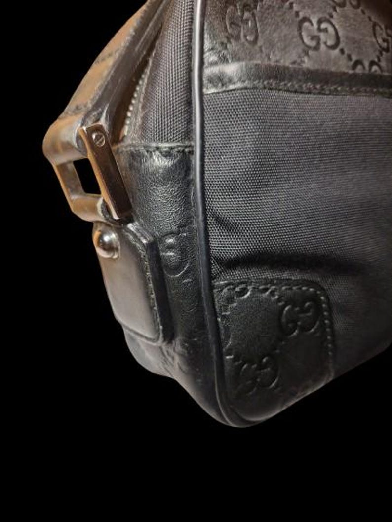 Authentic Gucci black guccissima clutch wristlet with leather strap GG monogram iconic design great condition very clean bild 2
