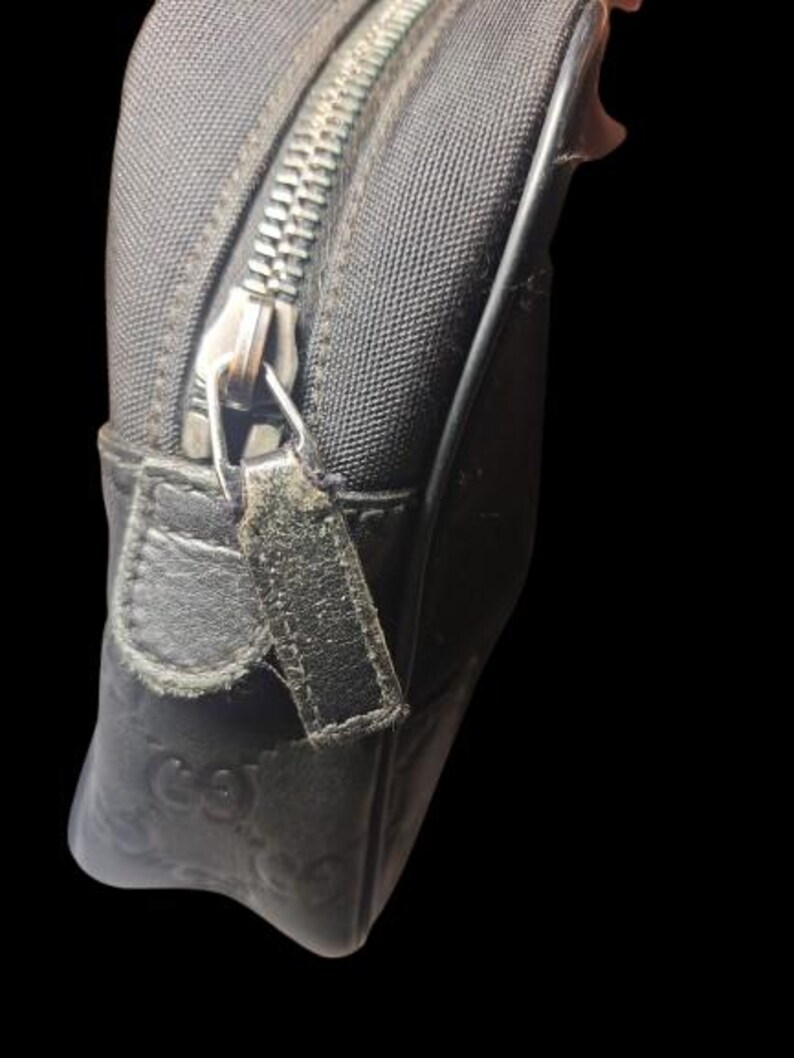Authentic Gucci black guccissima clutch wristlet with leather strap GG monogram iconic design great condition very clean bild 4