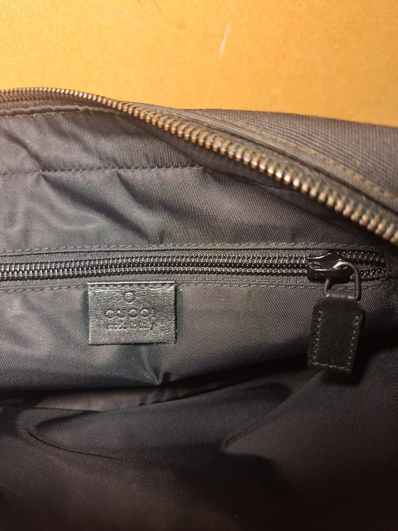Authentic Gucci black guccissima clutch wristlet with leather strap GG monogram iconic design great condition very clean bild 11