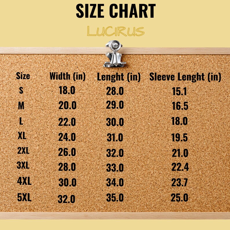 Puede incluir: Una tabla de tallas para ropa sobre un tablero de corcho con un clip de metal plateado en la parte superior. El texto dice SIZE CHART y LUCIRUS. Las columnas enumeran tallas de S a 5XL con medidas de ancho, largo y manga en pulgadas.