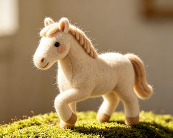 Needle Felted Horse Figurine, Handmade Wool Horse Decor, Waldorf Animal Toy, Mini Felt Pony Sculpture, Farmhouse Nursery Decor