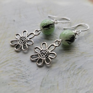 Silver Flower Spring Green Glass Earrings, Cutout Flower Earrings, Flower Jewelry, Nature Inspired, jingsbeadingworld, Unique Gift Ideas