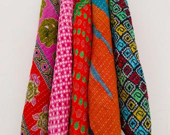 Kantha Keukendoekenset van 5 - Handgemaakte kleurrijke vintage katoenen theedoeken met ophanglus, zachte en duurzame keukendoeken, gemengde collectie